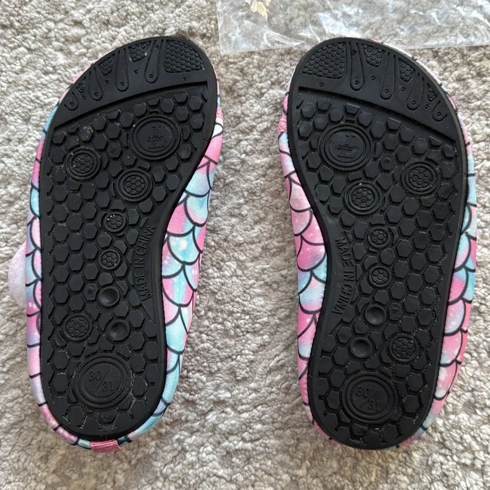 Gently Worn Centipede Demon Kids Water Shoes Breathable Quick Dry- 12.5- 13
